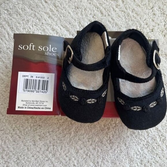 Girl's Black Mary Jane Soft Sole Shoes - Embroidered Leaves/Roses - Size 2 - Picture 5 of 6